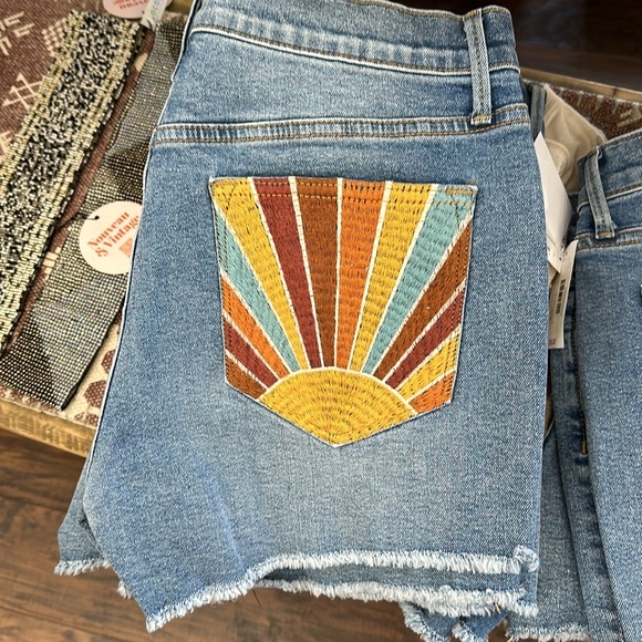 NWT Driftwood Goldie Embroidered Jean Shorts Sundaze | Free People - Picture 3 of 5